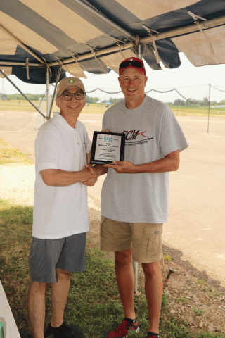 Mike McHenry with the 1/2A scale 1st place award.