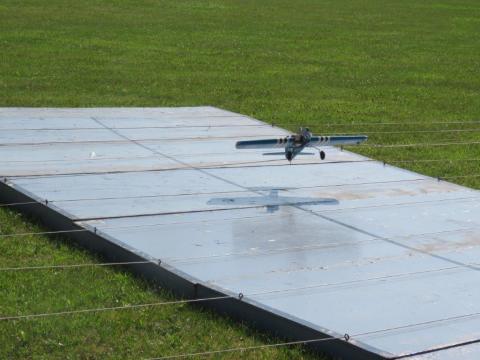 Mike Anderson's 15 carrier making a landing.